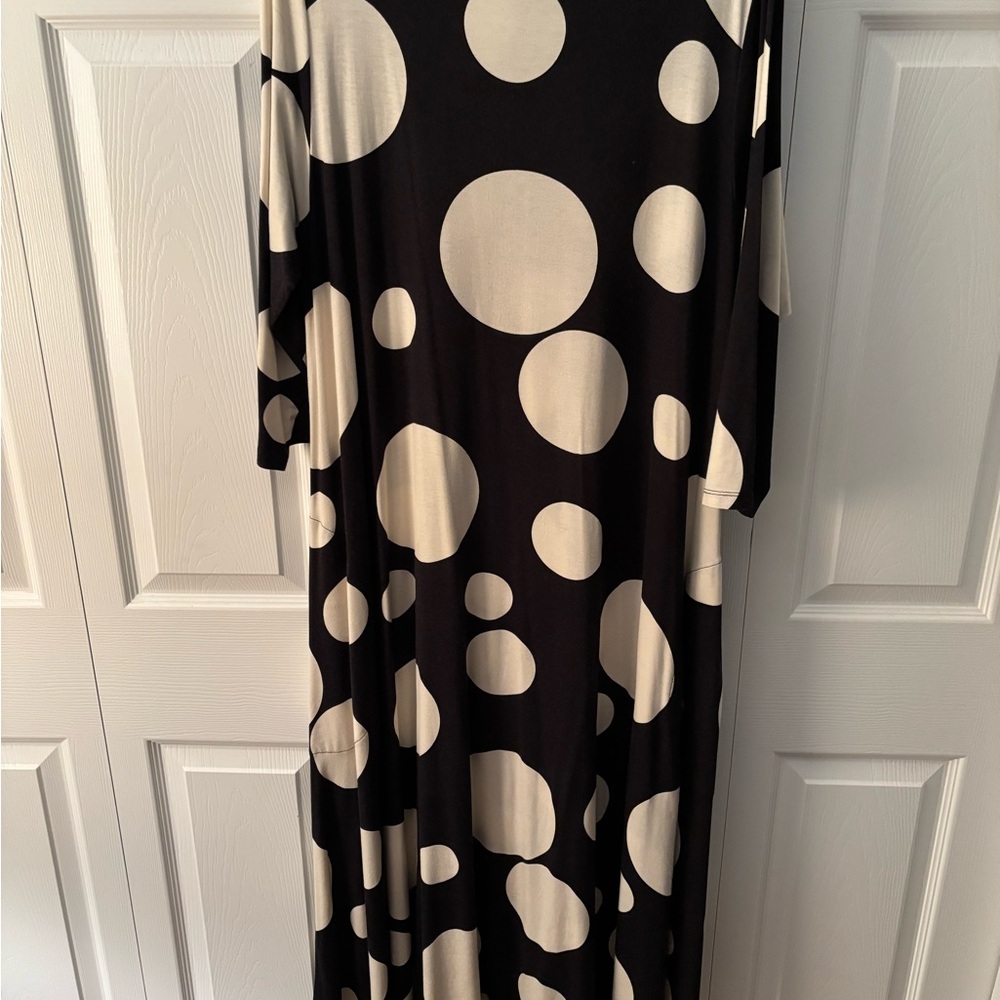 Black and White Casual Maxi Dress with Dolman Sleeves